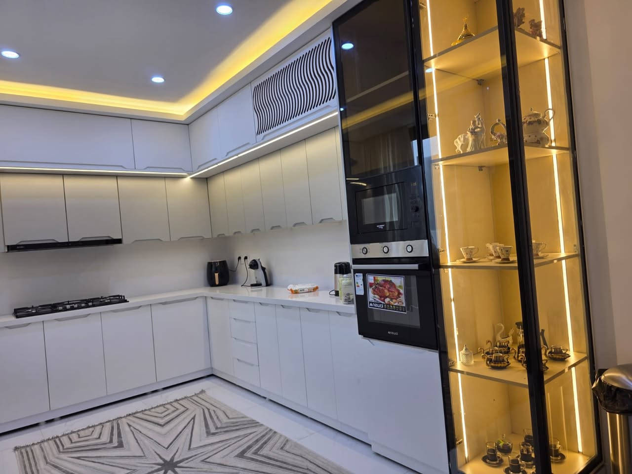 بيت في مجمع السلام ( القضاة) فول مواصفات طابقين مؤثث بأرقى الاثاث 
تحف مع كهربائيات وغرف منام مطبخ متكامل اثاث صالات مودرن 
البيت للايجار
سعر 30 ورقه 
————
***********☎️
