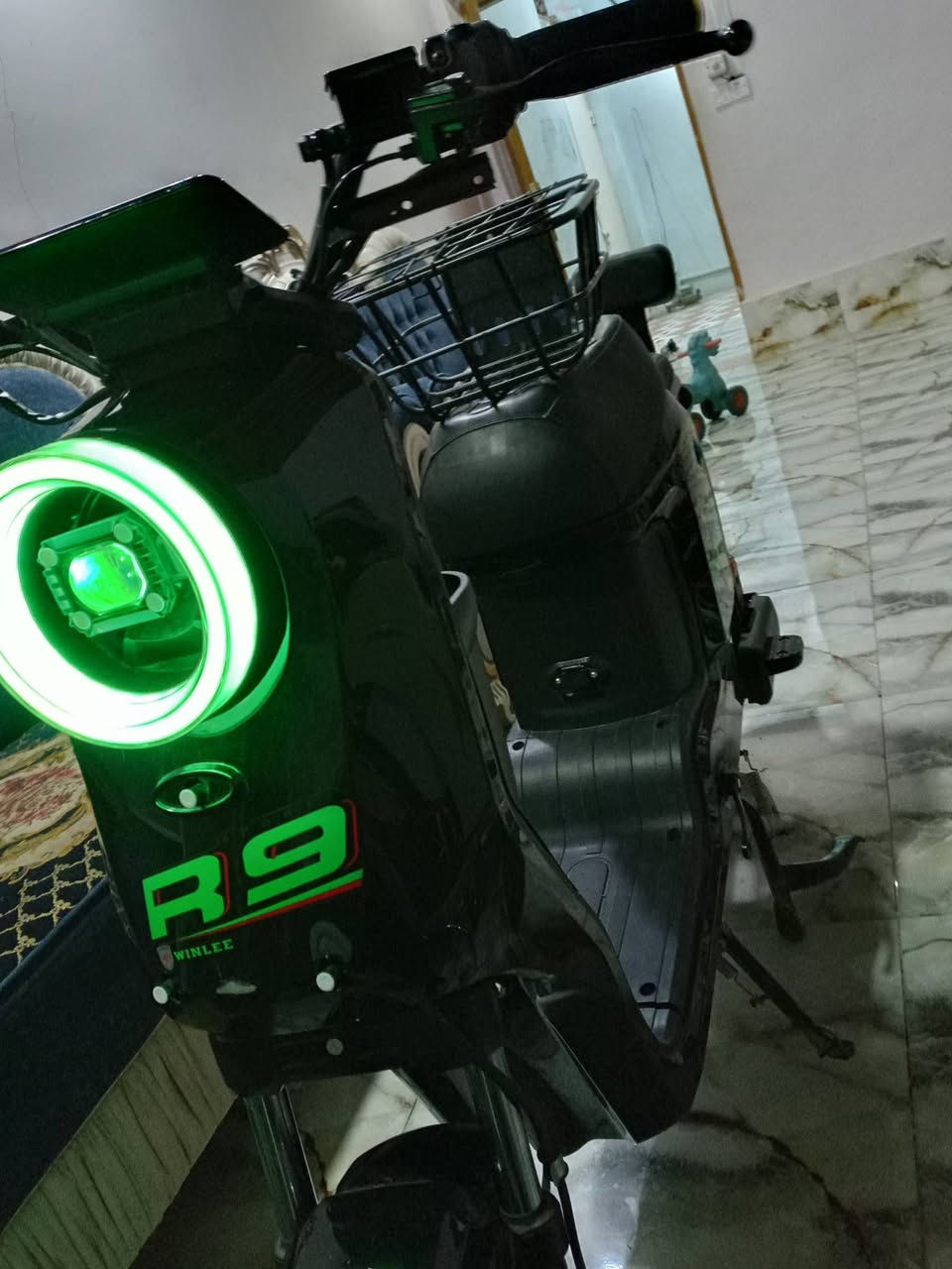 السلام عليكم موطور للبيع كلشي شغال R9 اخو الجديد نظيف الاستفسار ***********
