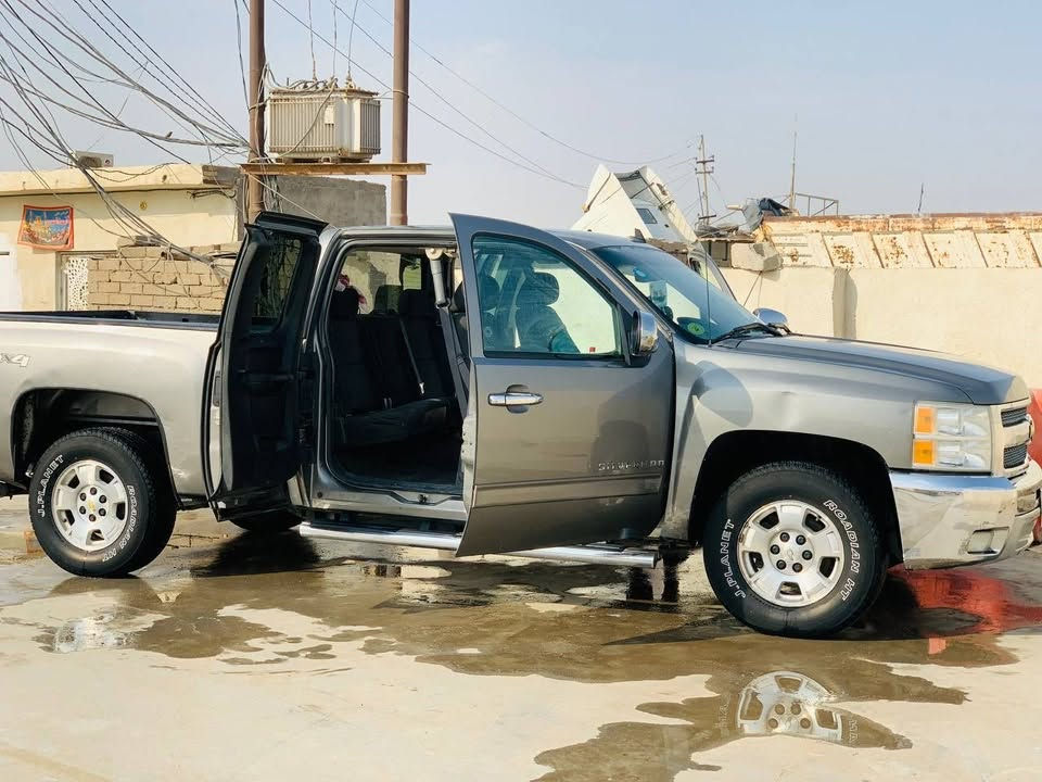 السلام عليكم للبيع سلفرادو ٢٠١٣ فمارك وربع رقم واسط باسمي سياره نظيفة وماتحسون عليها اي شيء محرك 8v للبيع او مراوس مكان ذي قار لاستفسار اكثر 
***********
