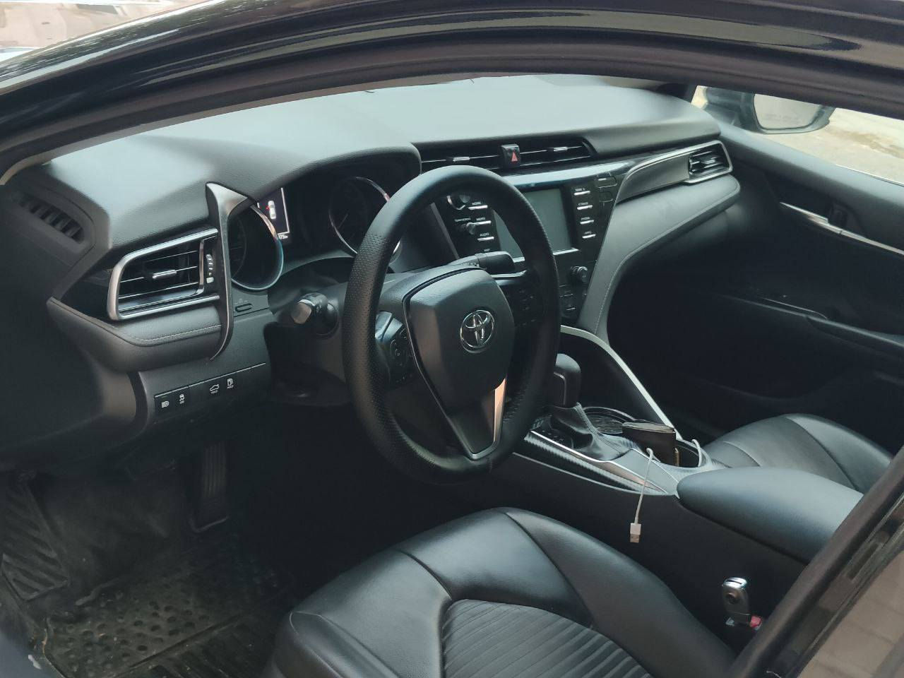 كامري 2020 SE موصفاتها معروفه بدون حادث مكانها كركوك بطاقة بانزين وياها شرط التحويل بيها مجال كلش قليل للأستفسار فقط اتصال بعد الساعه 4 مساءآ لأن ملتزم بدوام للأستفسار ***********
