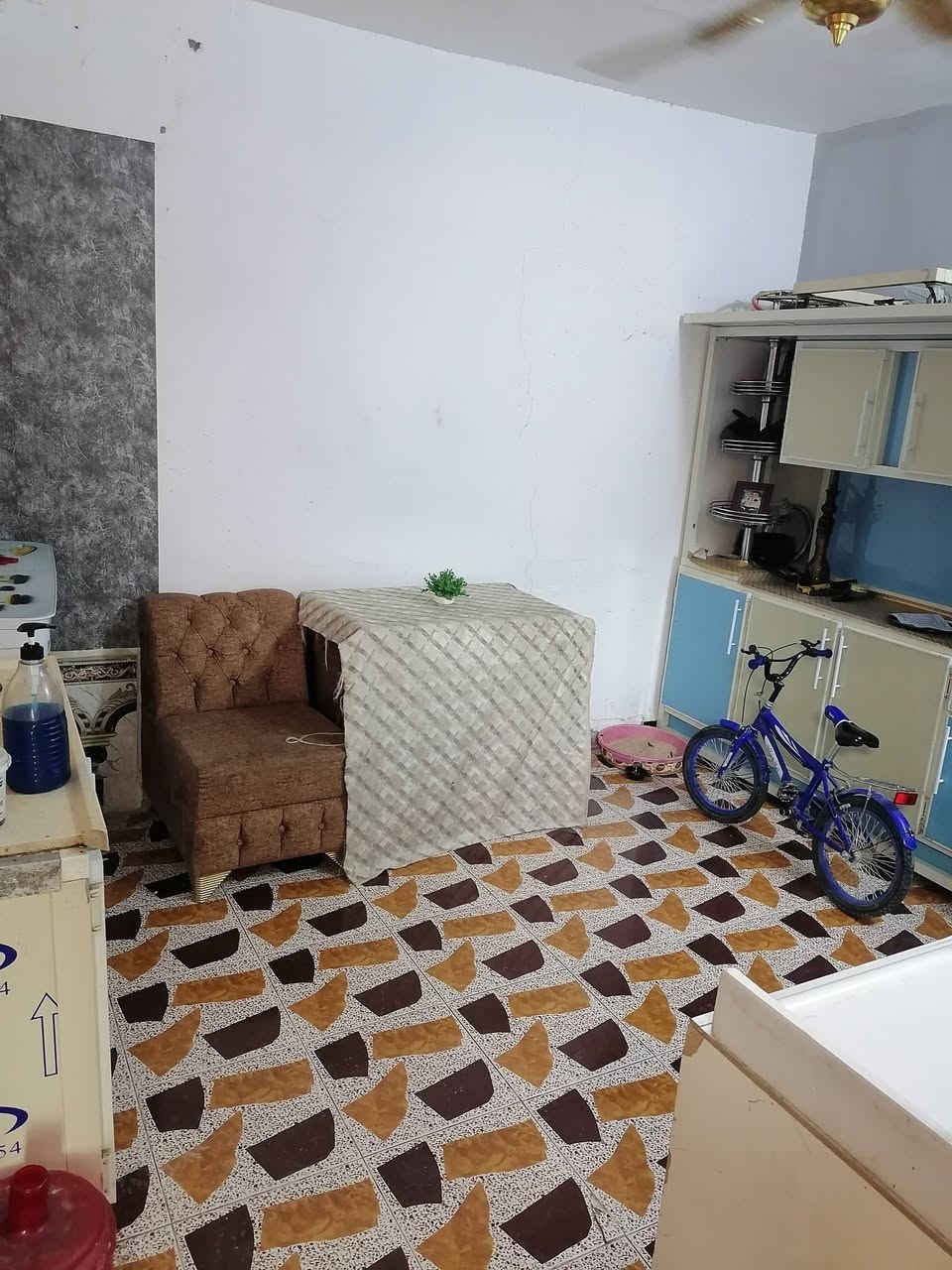 دار طابو صرف
المساحة ١٠٥ متر مربع
الواجه ٩ متر 
البناء طابوق عكادة 
عالي عن الشارع
استقبال
غرفة نوم
صاله
مطبخ
صحيات
درج وبيتونه
السعر ٥٥ مع مجال
الموقع الديوانية حي العسكري الثاني خلف المستوصف
شارع الخباطات بالفرع
للاستفسار أكثر مراجعة مكتب التوكل للعقار الكائن في حي العسكري شارع ٣٠ او الاتصال والمراسلة على الواتساب على الرقم ***********
