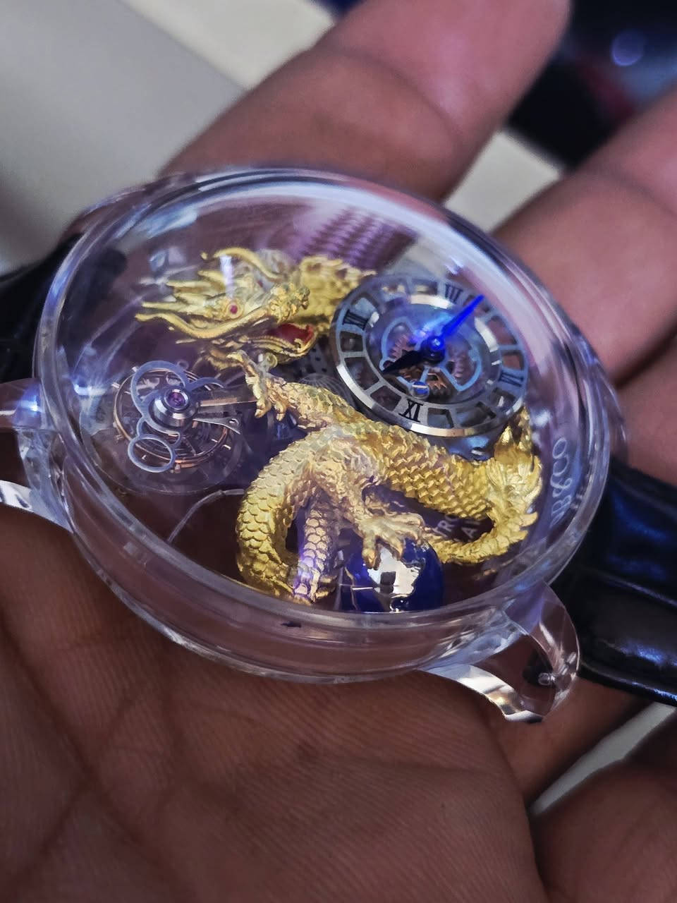 جاكوب دراكون
سكلتون بالكامل هيكل بلاستك 
بطارية مكينه ماطور 
سير جلد اصلي معلم سير اضافي اصلي 
نظافة تامه مع العلبه الأصلي خشب
قطر ٤٦

١٣٠ دولار 
المكان اربيل 
يوجد توصيل 
Samer Akeel AlJboory 
https://www.tiktok.com/@samerakeelwatch?_r=1&_t=ZS-92XzzfzgLln


**إذا كنت صاحب هذا الإعلان وتريد حذفه لأي سبب، رجاءا أرسل رسالة إلى الدعم الفني**