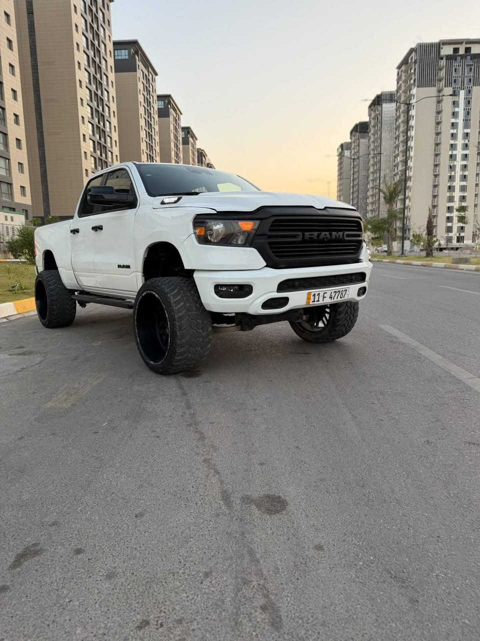 إليك إعلان مرتب وجذاب للنشر:
الكتابة
🔥 للبيع أو المراوس – دودج رام Big Horn Lone Star 2023 🔥
✅ فول مواصفات
✅ محرك 8 سلندر HEMI eTorque
✅ ترفيع أمريكي مع علاية
✅ رنقات 24 إنج مع تايرات جبلية
✅ شاشة كبيرة
✅ كير ماوس
✅ رادارات جانبية
✅ كاميرا أمامية وخلفية
✅ تشغيل عن بُعد
✅ سكيتر وبريك كهربائي
✅ كشنات تدفئة + ستيرن تدفئة
📄 رقم بغداد الجديد
📄 هزة جديدة وتحويل ثاني يوم
🎨 السيارة بيها فقط قطعتين صبغ (جاملغ وبنيد)
🔧 الكير والمحرك والصدر كلهن جاهزات، ومنظومة التبريد جديدة.
🚘 سيارة تخبل، جاهزة وما تحتاج أي مصروف.
📍 المكان: بغداد – حي الحسين
📞 للاستفسار: ***********
🔄 مفتوح للبيع أو المراوس، شعدك نزل أو بيع. بغداد, العراق
