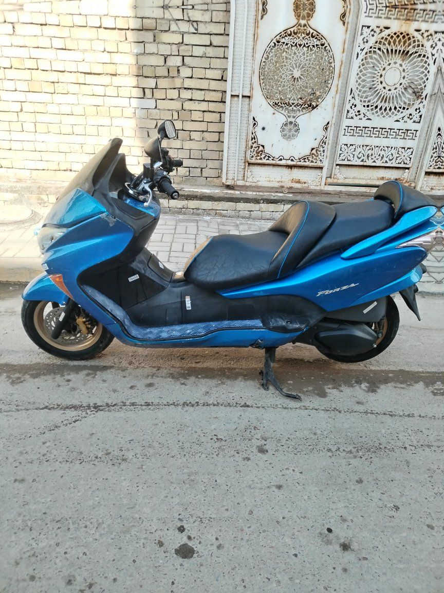 السلام عليكم دراجه للبيع صفر تسعه كرستال كير شغال دراجه نضيفه مكينه مكفوله السعر مليون او بيهه مجال شي بسيط مكاني بغدادللاستفسار رقم الهاتف ***********
