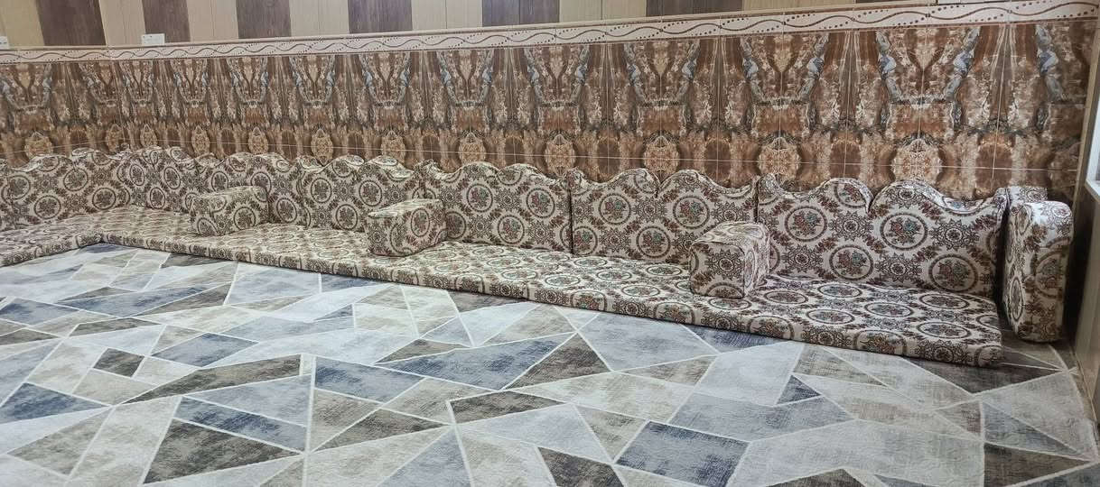 السلام عليكم ديوان 14متر خليجي
نضافه فول مستعمل قليل 
السعر 450وبيه مجال قليل 
شراي اتصل ***********
كركوك
