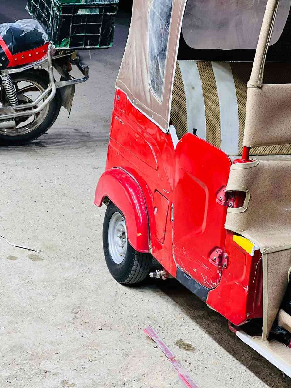 السلام عليكم تكتك للبيع السعر 9000وبيه مجال الستفسار اتصال عله الرقم ***********
