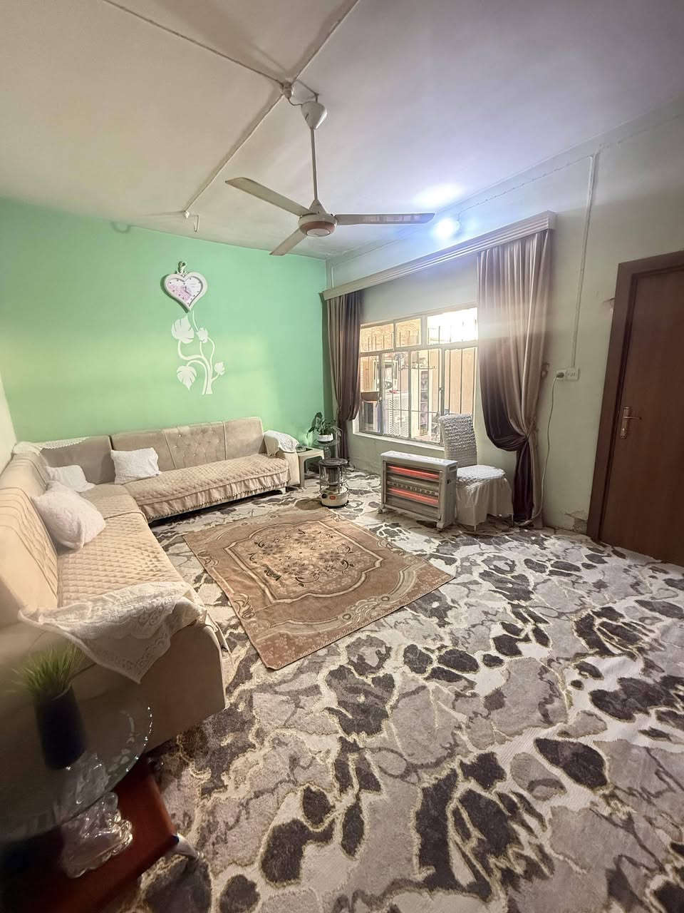 #اعلان 1978
دار 200 م للبيع #طابقين
طابو صرف 
#الموقع حي النداء قرب أسواق #ابو ماجد 
#السعر 140 مليون قريب ع المدارس
#للاستفسار ***********
