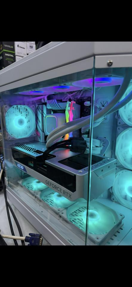 Pc للبيع
سعر 2600 

مليونين 600 الف 

العنوان بغداد الصليخ 

رقم الهاتف ***********

1. CASE GAMING PLUS 7*120mm RGB FAN WHITE

 2. PSU 850W COOLER MASTER GOLD V850

 3. MB ASUS ROG STRIX B760-G GAMING WIFI

 4. CPU I7 12700K BOX

 5. DEEP COOL LE720 360mm WHITE

 6. DDR5 32GB (2*16GB) 6000 TFORCE DELTA RGB WHITE

 7. NVMe PNY 1TB 3300mb/s M280CS223. GEN.3

 8. GIGABYTE RTX4080 SUPER 16GB OC AERO
