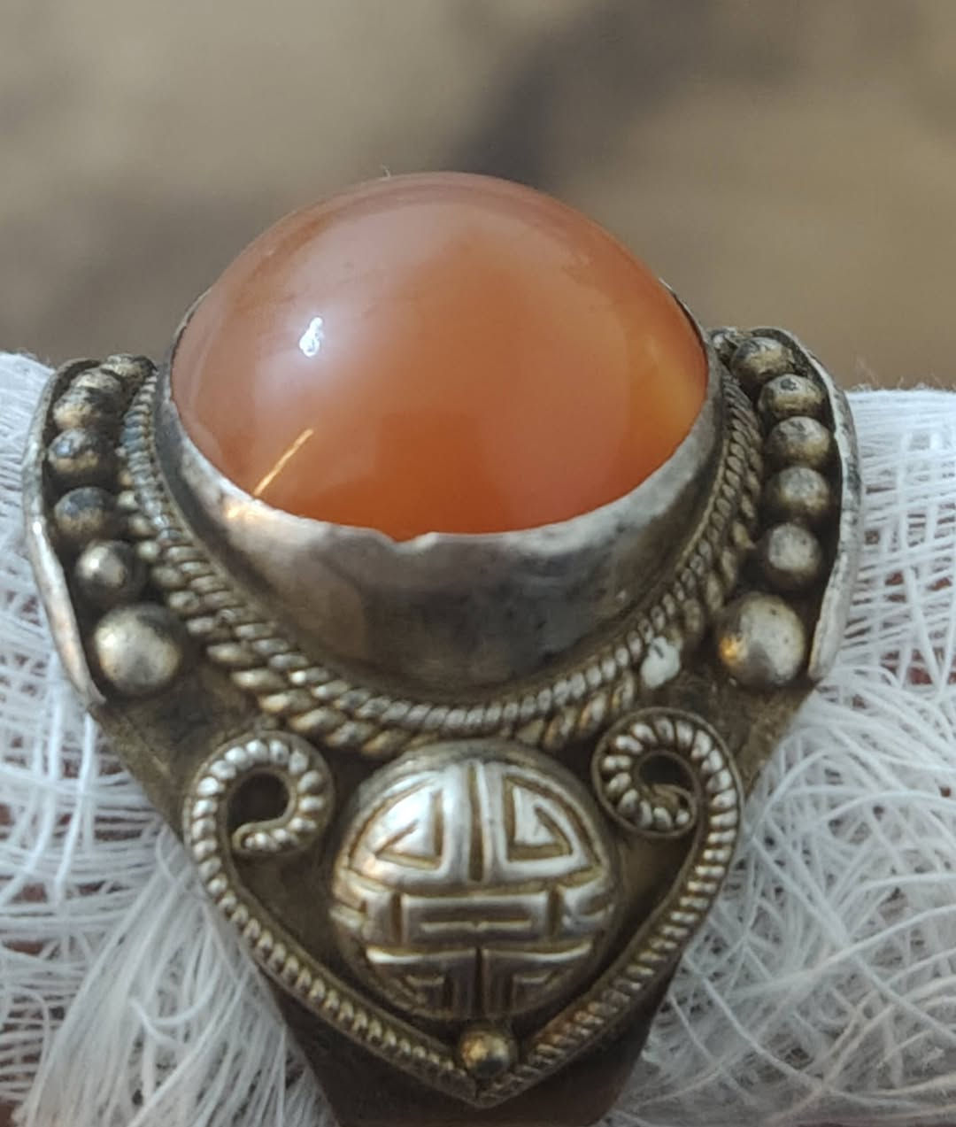 للبيع محبس فضة تراثي مميز 🔴
محبس فضة شغل يدوي ثقيل
بحجر عقيق كارنيليان طبيعي
لون ذهبي مائل إلى الفضة مع شفافية جميلة
قصّة كابوشن ونقش تراثي أنيق
صناعة أوروبية (ألمانيا)
حلقة المحبس قابلة للتعديل (تتكبر وتتصغر حسب حجم الإصبع)
مناسب للبس اليومي ولأصحاب الذوق الأصيل
🔹 الحجر: عقيق كارنيليان طبيعي
🔹 المعدن: فضة حقيقية مع لمسة ذهبية طبيعية
🔹 الحالة: ممتازة
🔹 الحجم: متوسط قابل للتعديل
💰 السعر: 650 ألف دينار عراقي
📌 قابل للتفاوض البسيط للجادين فقط
تواصل ويتساب / 
***********
