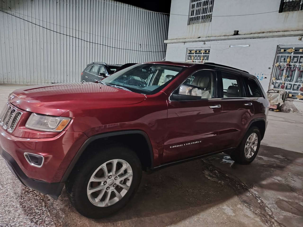 جيب شيركي موديل ١٤ فول موصفات مكينه ٦ وارد أمريكا حدثه جوملغ امامي وبنيد الباقي مكفول سعره ١٦٠ هذا رقمي *********** مكان السياره بلحله
