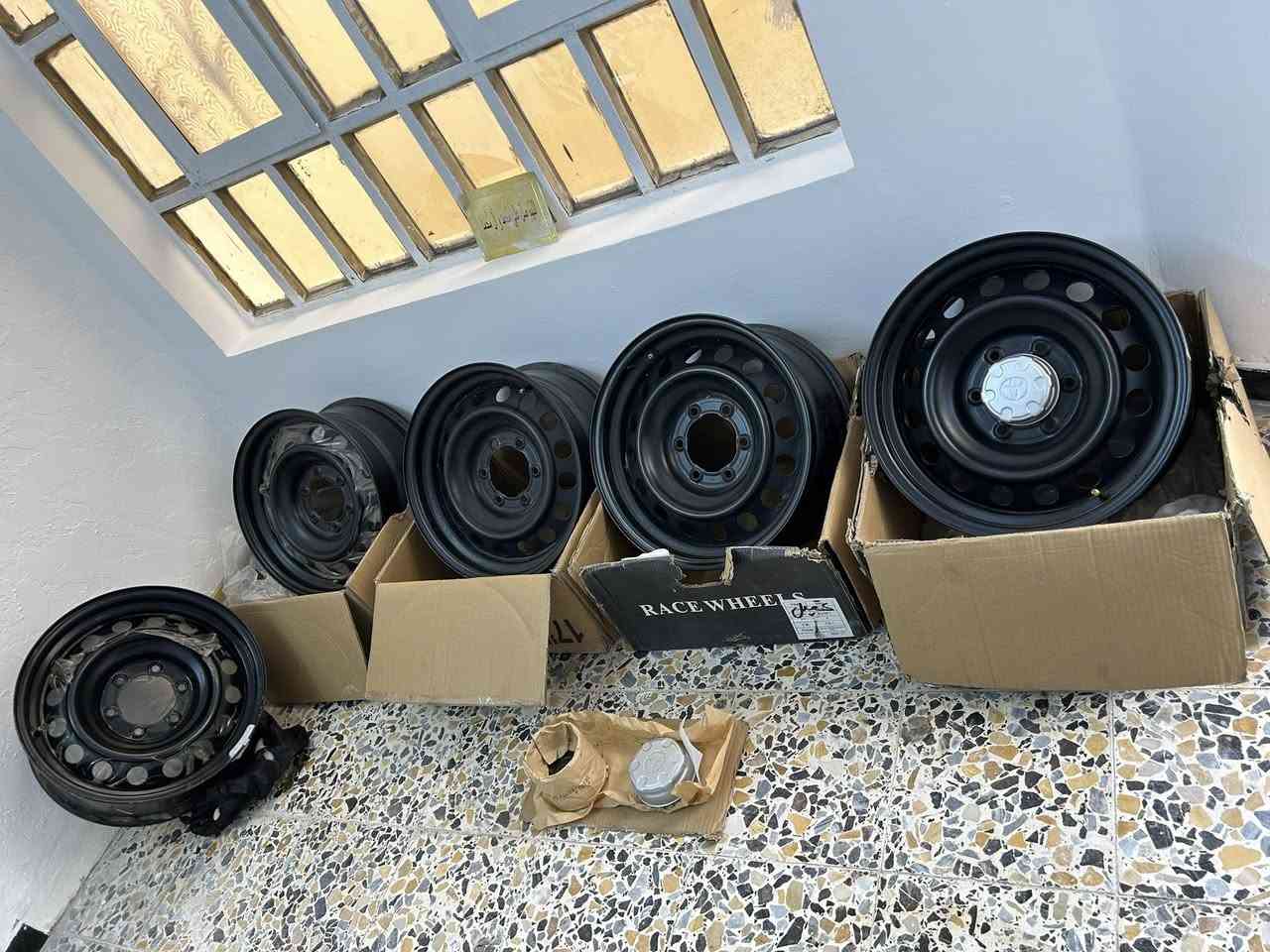 السلام عليكم توفر  ويل كب اصلي
ويل كب حجم 17 TRD اصلي اخو الزيرو 500$

ويل رنك عادي اصلي حجم 17 زيرو تخم 250$

مكاني بغداد يوجد توصيل

للتواصل ***********
