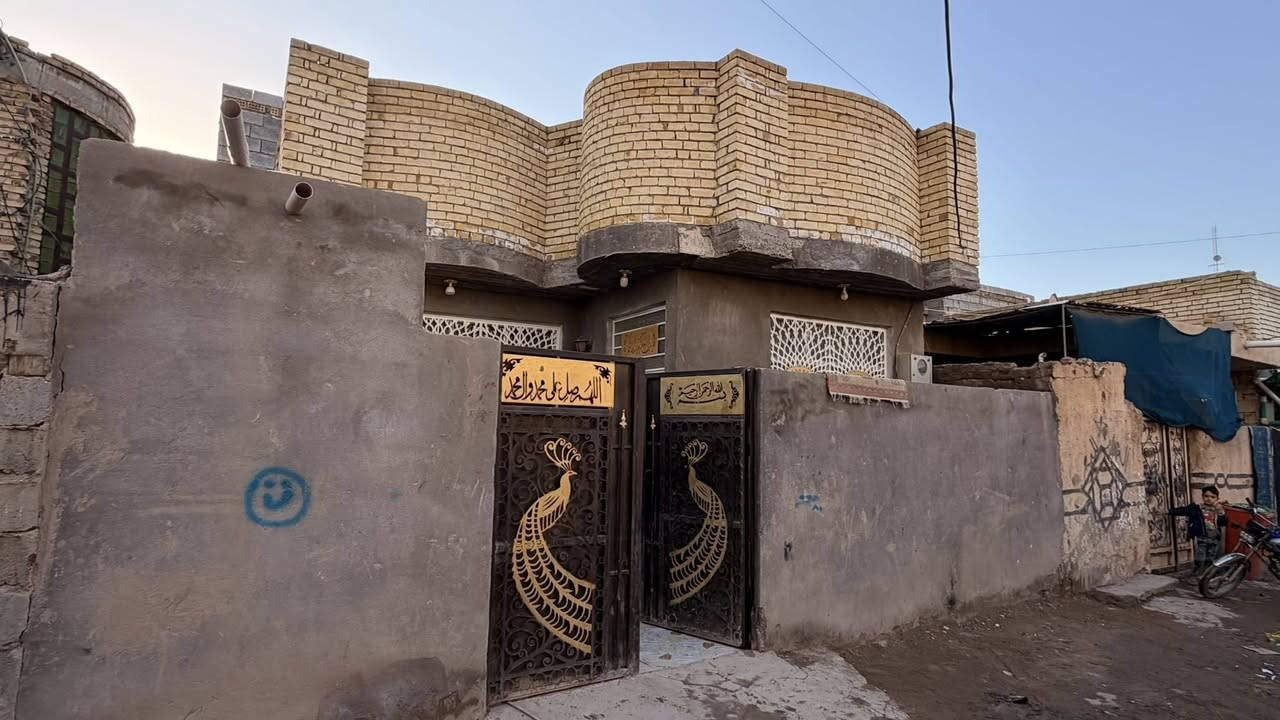 بسم الله الرحمن الرحيم 
يعلن مكتب الرنين للعقارات عن توفير 
(دار زراعي للبيع اصلاح زراعي مكاتبه فقط )
📌العنوان في ارض ابو مكي 
📌المساحه الكليه للدار ١٦٠ متر 
📌بناء نظيف درجه اولى بناء بلوك والسقف صب مسلح 
يحتوي على طابقين 
الطابق الاول 
استقبال 
صاله 
مطبخ 
غرفتين نوم 
صحيات داخليه وخارجيه 
الطابق الثاني 
غرفة نوم 
بيتونه 
السعر ٥٠ مليون قابل للتفاوض 
للاستفسار والطلب زيارة مكتب الرنين او الاتصال 
***********/مرتضى
