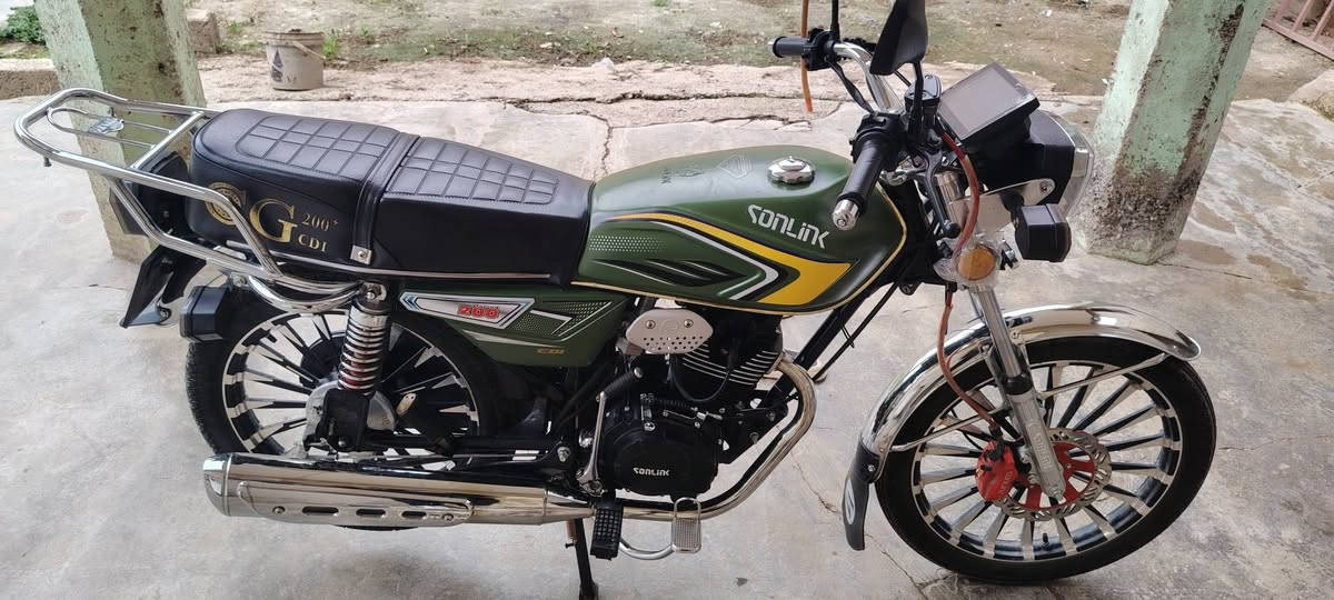 دراجه سونيك باب اول موديل 25محرك اسود 200بعده عله وضع الشركه السعر 850وبي مجال  الشراي يتصل *********** مكاني الحويجه داخل
