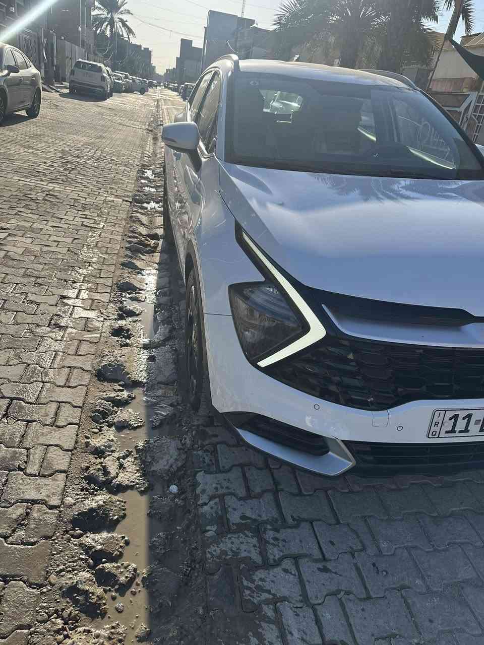 السلام عليكم سبورتج 2023 سياره جديده بيه هاي رصعات وبارد بل جاملغ ماشيه 50 ألف سياره فول بصمه كراسي كهرباء ترحيب بل مري مكان السياره بغداد  زيونه السعر 221 رقمي ***********
