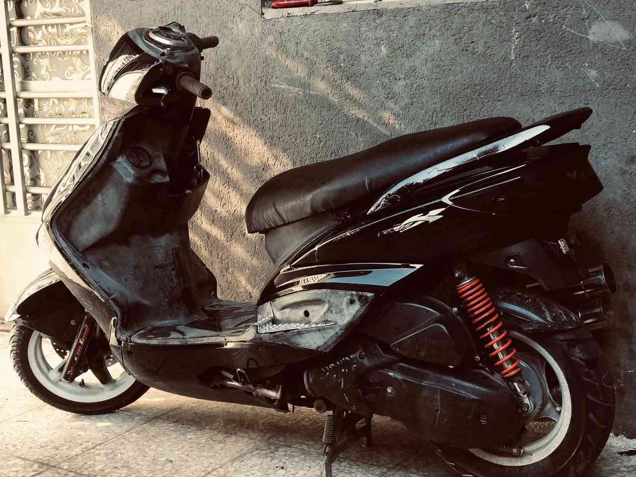 سلام عليكم سكنس فحل للبيع دراجه اي نقص مابيها كلشي شغال نكره سلف مكينه مكفوله مندخان كامله شراي 
***********
