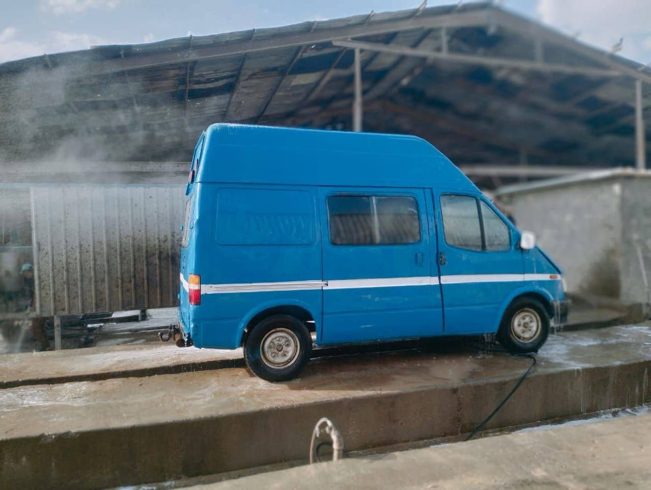 سيارة فان موديل ٩٢
للبيع جاهزة تصلح ان تكون ورشة متنقلة او مطعم اوي شي تحتاج له 
واتساب ***********
