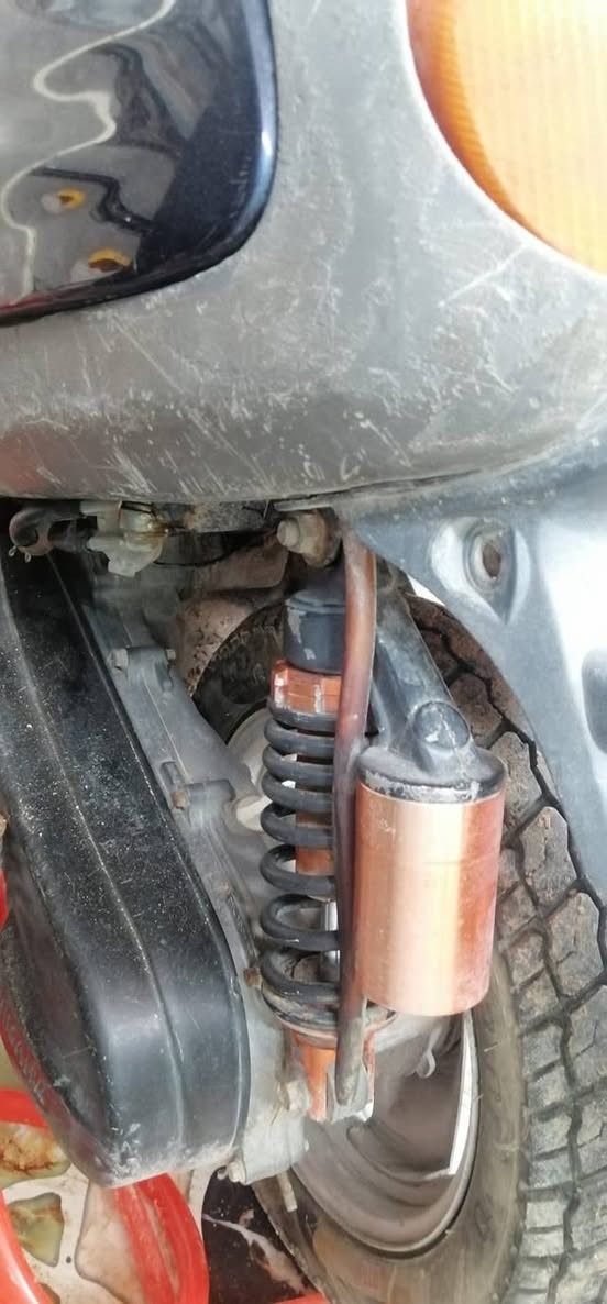 سلام عليكم دراجه للبيع تكطع رايدلها كابريته مكينه شغاله مابيها اي خلل دراجه طافيه تجي تحمل واتروح با 100  كنطره سلام *********** ابيع كوم حديد المو شراي لا يخابر
