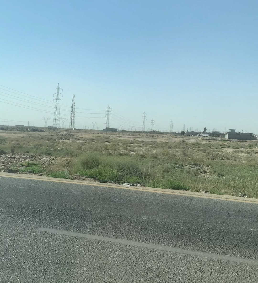 قطع اراضي للبيع عدد 2 مساحة كل واحده 250 متر ملاصقات البعض في الهارثه طلاع لمعيدي مقابل سيد سامي مدخل شارع لمسحب مع كل قطعه يوجد عقد وهويه من جمعية الانسانيه الاسكان في البصره للأستفسار الاتصال على الرقم ***********
