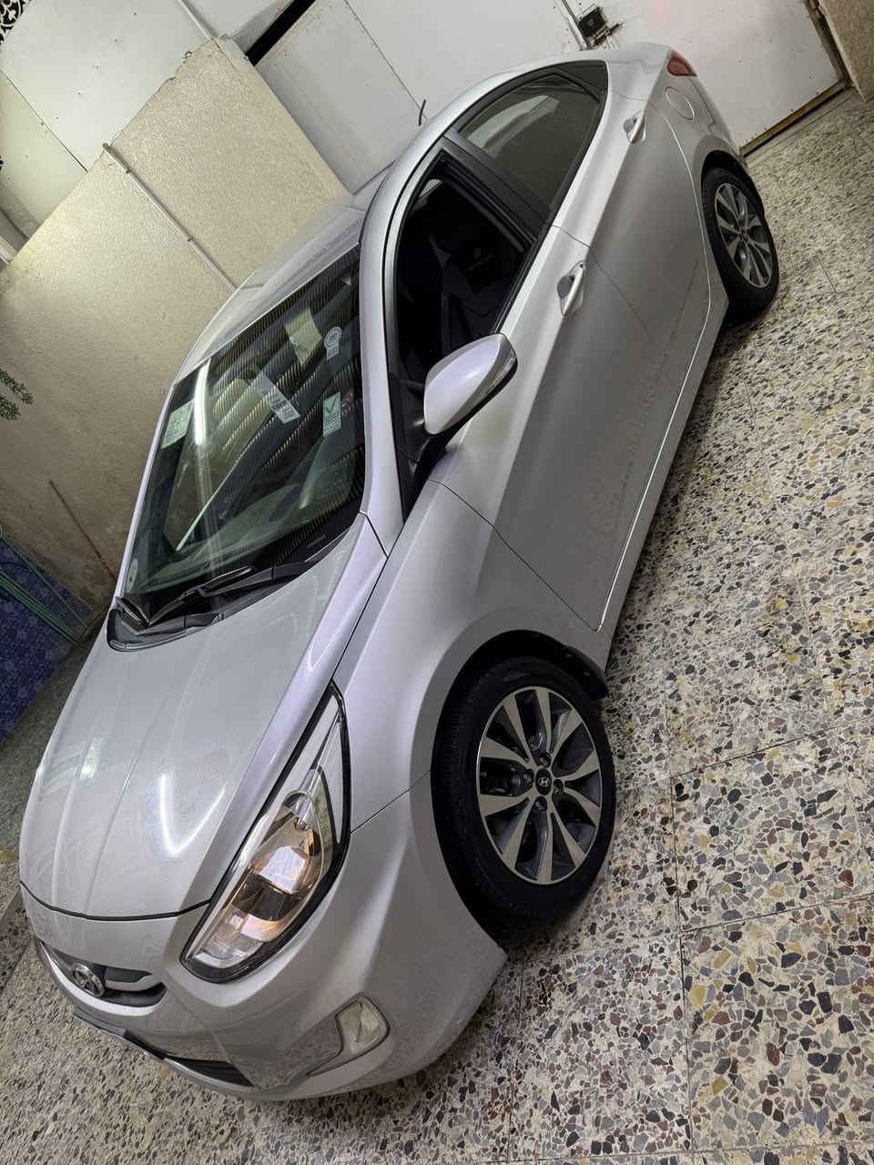 السلام عليكم 
اكسنت 2016 خليجي رقم بصرة الدولي  شرط التحويل 
كفاله عامه ضربة وصبغ وتبديل
فقط تكحيلات كارت بسيطة 
ماشية 113 حقيقي
تخم تاير جديد
حدادية زيرو
محرك 1600 ما مفتوح 
السعر 107 وبيها مجال بسيط للشراي
مكاني بصرة شارع الوفود دويد
للاستفسار ***********
