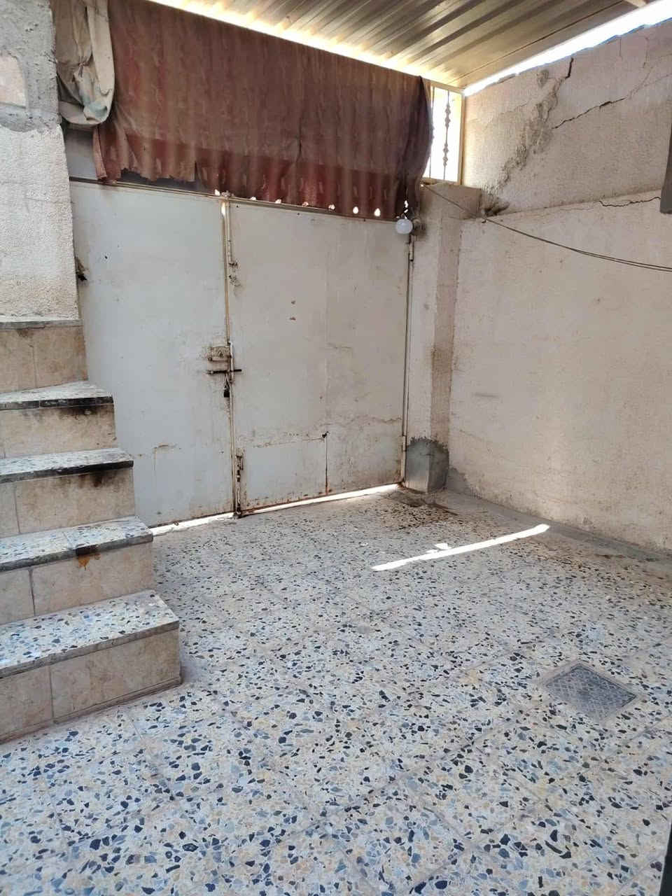 دار للبيع  ١١٠م مربع / زراعي / 🏠

عنوان الدار/ كوفه / السهلة مقابل مستشفى الفرات/ 

 / منطقه نظيفه وهادءة ومرتبه

يتكون الدار/ من غرفة منام // صاله // مطبخ //

صحيات عدد٢  مكشوفه // ستقبال //  سطح مع تشاريف 

 //  ارضيه بورسلين
 بيت مرتب

السعر   ٤٥  مع المجال البسيط 

للاستفسار اكثر إتصل 📞📞👉

🏠☎️  ***********  ابو شمس 

مكتب الربيعي
@إشارة 

حي ١٧تموز  سايدين جامع الاحسان بالخدمي

