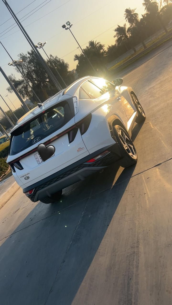 السلام عليكم
توسان موديل 23 
رقم بغداد باسمي تحويل مباشر 
شركه الكاصد 
ماشيه 26 الف حقيقي 
كير مكينه. كفاله بدون صوت بدون رواجز 
السياره بدون حالوب 
كفاله من الصبغ والتبديل فقط بارد  بيها ورصعتين والسونار موجود بالمنشور 

مواصفات السياره 
كشنات جلد+كهرباء 
جنطه كهرباء . ويل 19 
تجي فول عده البانوراما مع 

مكان السياره بغداد 
السعر 210 وبيها مجال بسيط 
***********
