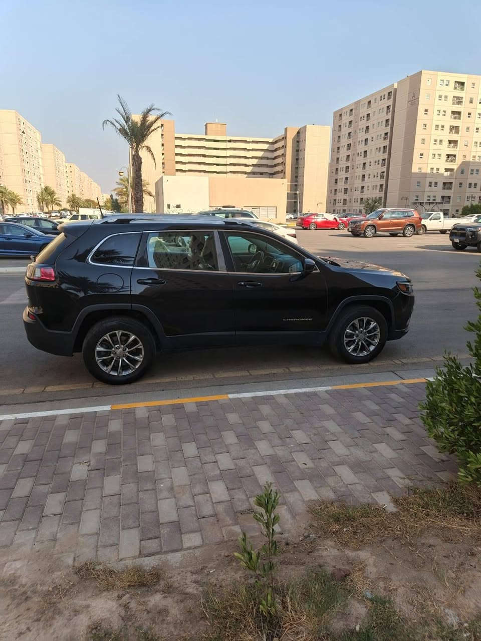 سلام عليكم للبيع جيب بزون موديل 2019 
فول عده بانوراما ماشيه 131كيلو  رقم بغداد صور الحادث والسونار بلمنشور سياره جديده مكينه 6 كير مكينه تبريد حداديه مكفولات مكان سياره بغداد مجمع بسمايه وسعر 119 ورقه ***********
