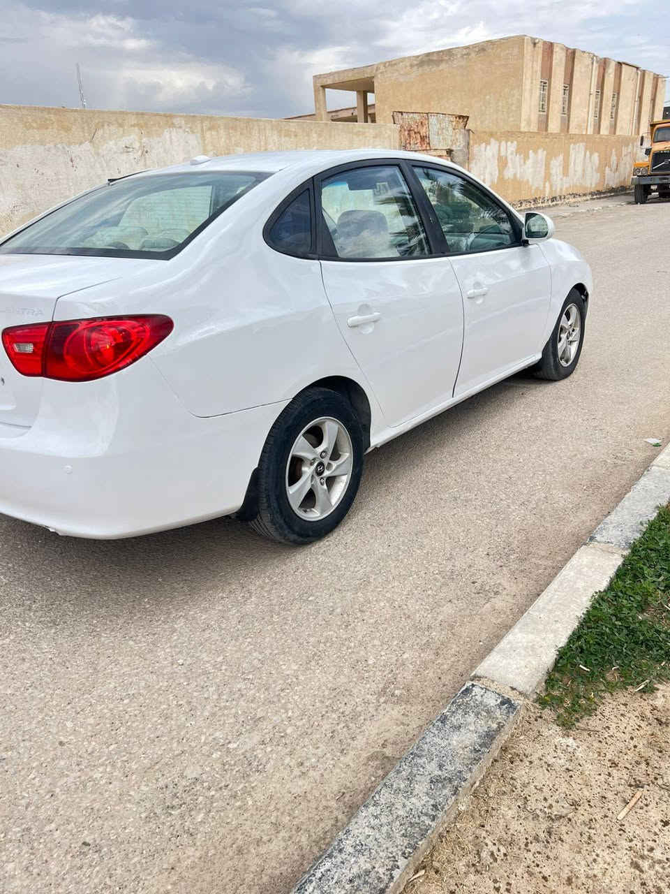 للبيع فقط الانترا موديل 2010ادوات كص جنطه متؤمه رقم نكليزي وسنوية طبق الاصل شرط الحاسبه يعني دكه وين ميعجبك مكينه كير حداده تخم تاير جديد السعر 42بي مجال بسيط الشراي يتصل وبخدمته ***********
