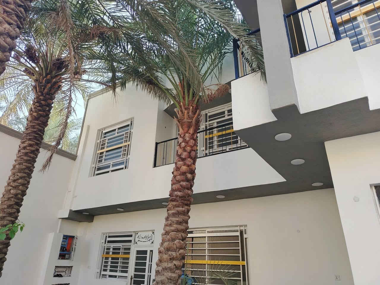 صباغ متفرّغ حاليا جميع الاصباغ وديكورات وسقوف ثانويه
كربلاء حله 
***********متوفر واتساب او الاتصال
