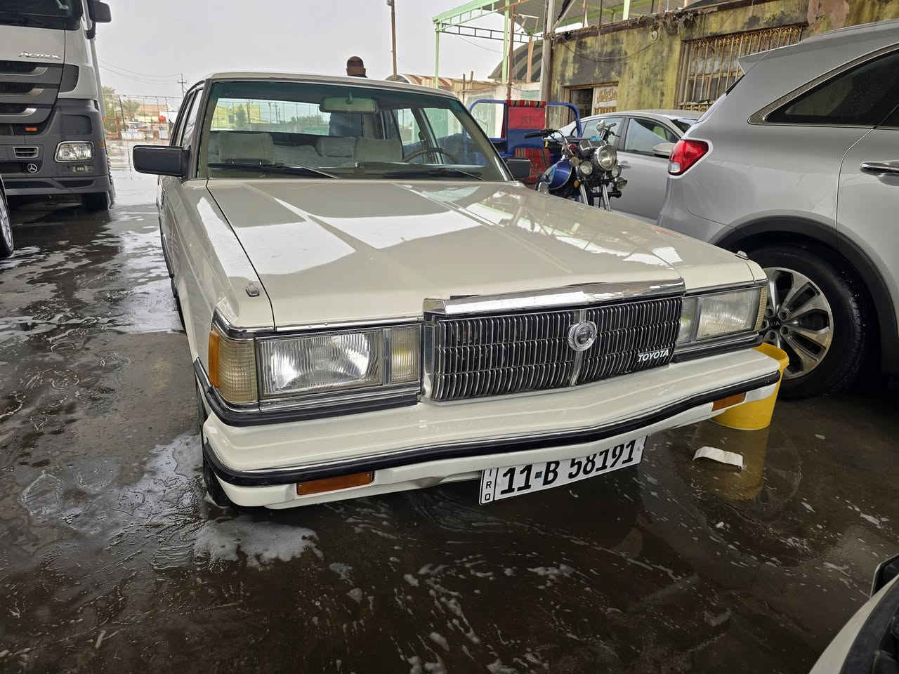 سوبر موديل ٨٢ رقم بغداد بسمي مصبوغة عام بدون ضربة وبدون معجون تخم تاير حدادية امامي خلفي جديدة تبريد شغال مكينة ٢٥٠٠ vvt مكينة وكير جدد السعر ٦٨ وبيهة مجال *********** مكان السيارة ديوانية
