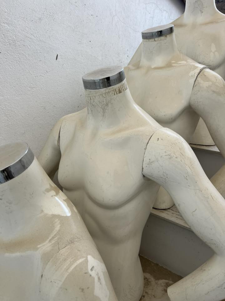 متوفر منيكانات صدر نظافة عالية بدون اي كسر 50 قطعة سعر القطعه ١٢ ألف مكاني بابل ***********
