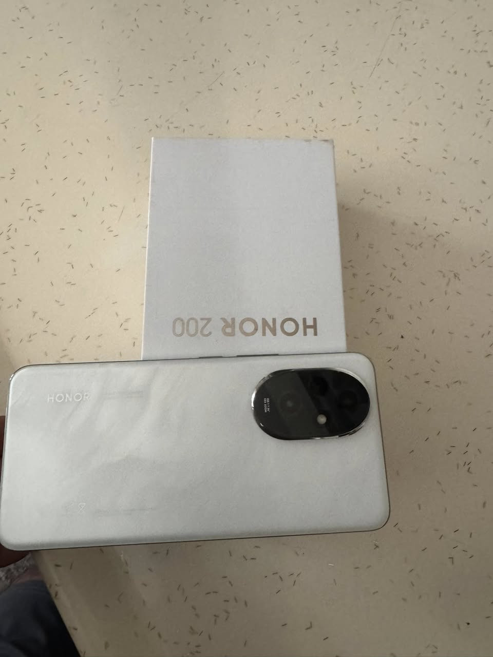 السلام عليكم هونر 200 للبيع ذاكره 256
نضيف جدأ استعمال قليل 
السعر.    300
***********
