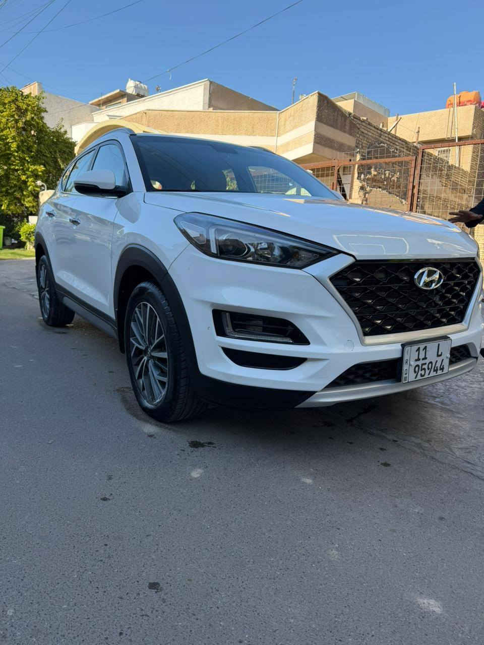 السلام عليكم توسان موديل ٢٠٢٠ للبيع السياره جاهزه من كل النواحي رقم انكليزي السيارة بسمي السيارة بيها صبغ قطعتين فقط السيارة فول ماعدا البانوراما *********** السيارة ماشيه 56 الف حقيقي
