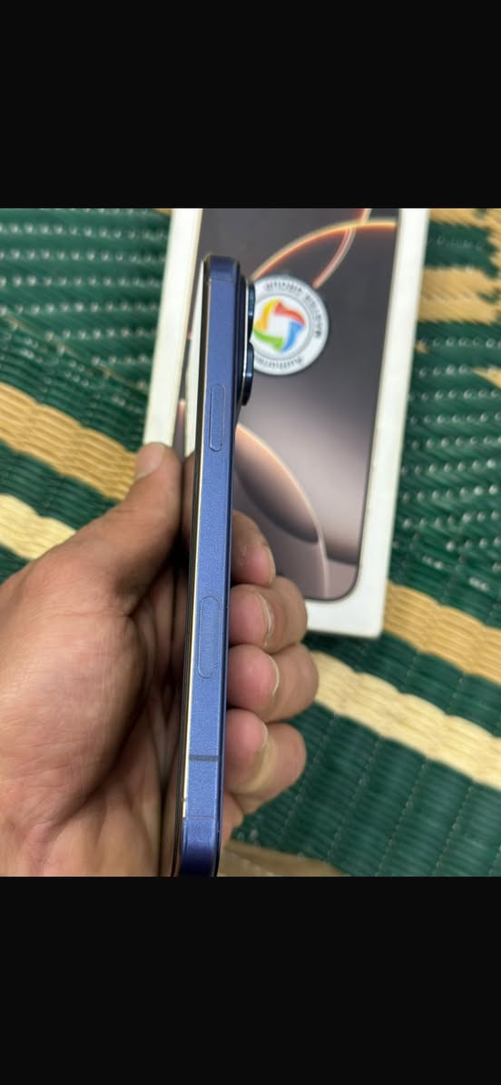 سلام عليكم آيفون 16برو ماكس شرق اوسط بطارية 100عدد دورات 120جهاز مكفول زلغ مابيه سعر مليون 550وبيه مجال***********  محور 17
