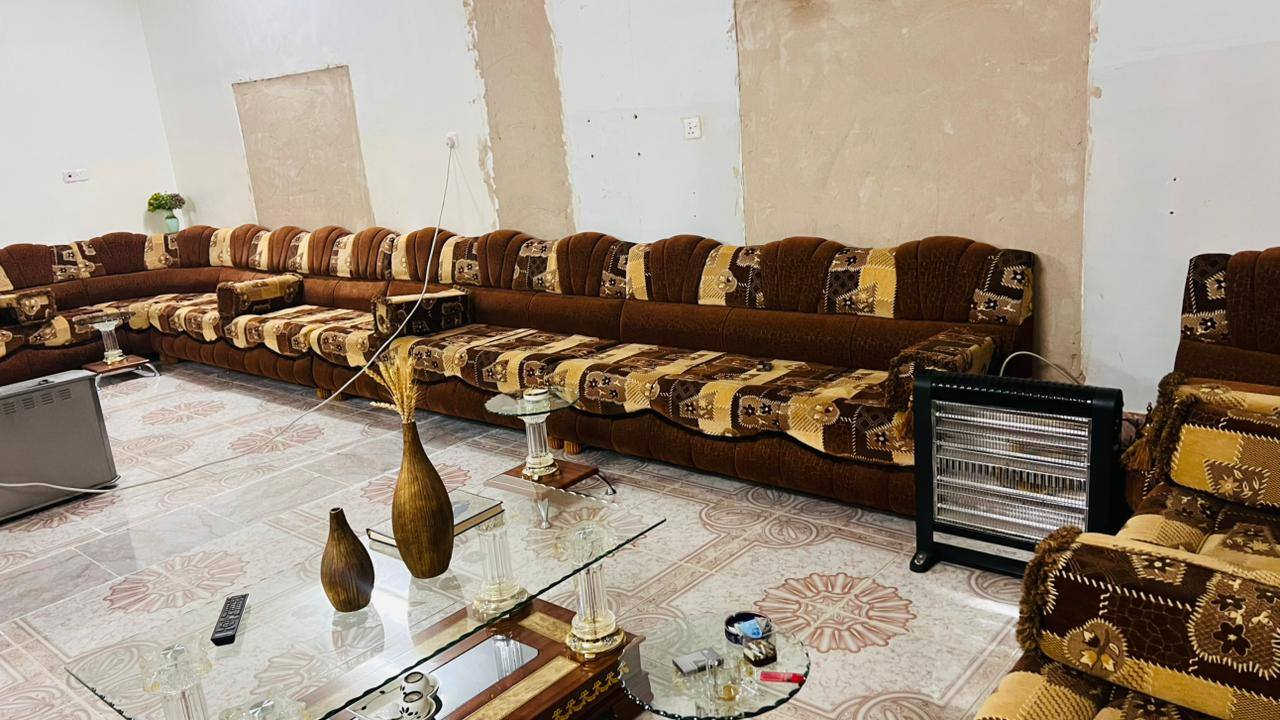 للبيع تخم ديوان شغل الموصل طوله 13متر نظيف وشغله راقي لدرجة التواصل على رقم  *********** 
واتس ساب متواجد
