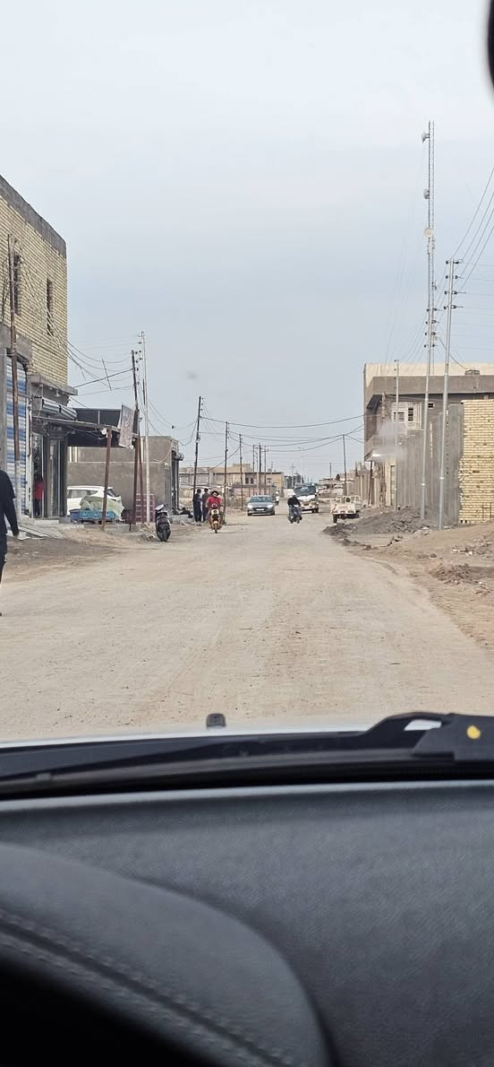 السلام عليكم قطعه ٢٠٠متر  في حي الجوادين النزاله الثانيه  قريبه على السكه ماء كهرباء  اول فرع من تنزال السكه  الاستفسار  اكثر لاتصال على الرقم التالي ***********
