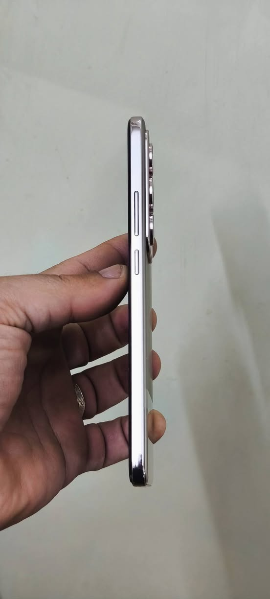 اوبو رينو 12 برو 
ذاكره ٥١٢ - رام ١٦ - نضافة ١٠٠٪ 
مكفول ( بدون ملحقات ) 
سعره ( ٣٧٥ ) الف سعر نهائي 
--------------------------------
عنواني بغداد مدينة الصدر 
***********
