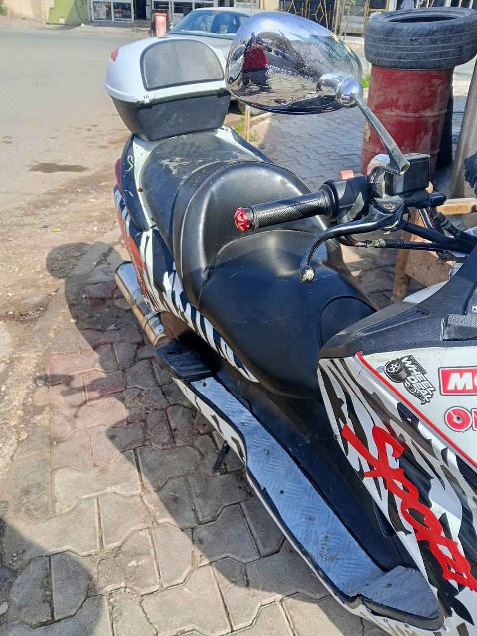 سلام وعليكم اخوان هاي 0.8خيرمن الله كامله مكمله اي نقص مابيها بس طوافه مال بانزين دراجه حلوه بس هناماكو واحد يعرف بيهن يمنه دراجه بس عله ستولي دخان قليل سعر 600وبيها مجال مكاني شهربان ***********
