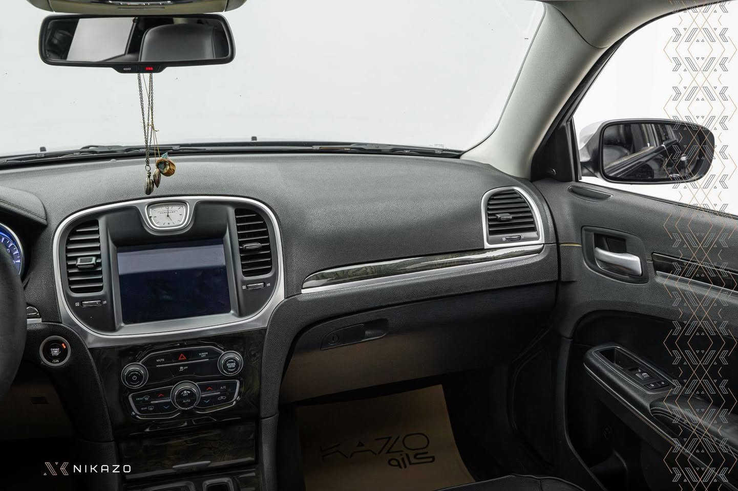 توكلنا على الله
*********** موجود واتس اب
.............................
السلام عليكم.
السيارة فول مواصفات 
كرايسلر C300 للبيع 2017.
............................
السعر 243 وبي مجال زين للي يشتري.

رقم: دهوك بأسمي وسنوية جديدة.

حادث: بدون حادث كلين تايتل

الممشىٰ: 236000 الف كيلو متر.

اللون: اسود كما موضح في الصور.

الويل: عليها مال كرايسر S300 اصلي شركة

الملاحظات: بيها PDR بجاملغ السايق على گد اصبع.

وجار شخوط ثنين حيل خفيفات لحد ربع الباب تقريباً والشخط ما جاي على الجاملغ هواية بس مشتغلهن شغل حيل حلو.

وبيها بنفس الجهة بالجاملغ الخلفي اربع اصابع صبغ.

البانوراما شوية بيها خسفات مال موديلها يعني ما مصلحة.

اي ملاحظة ثانية ما ذاكرها تجي تشوف بعيونك وتدلل لان ماخذها فحص و سونار وهذا اللي بيها بس لان سيارة كلين.
