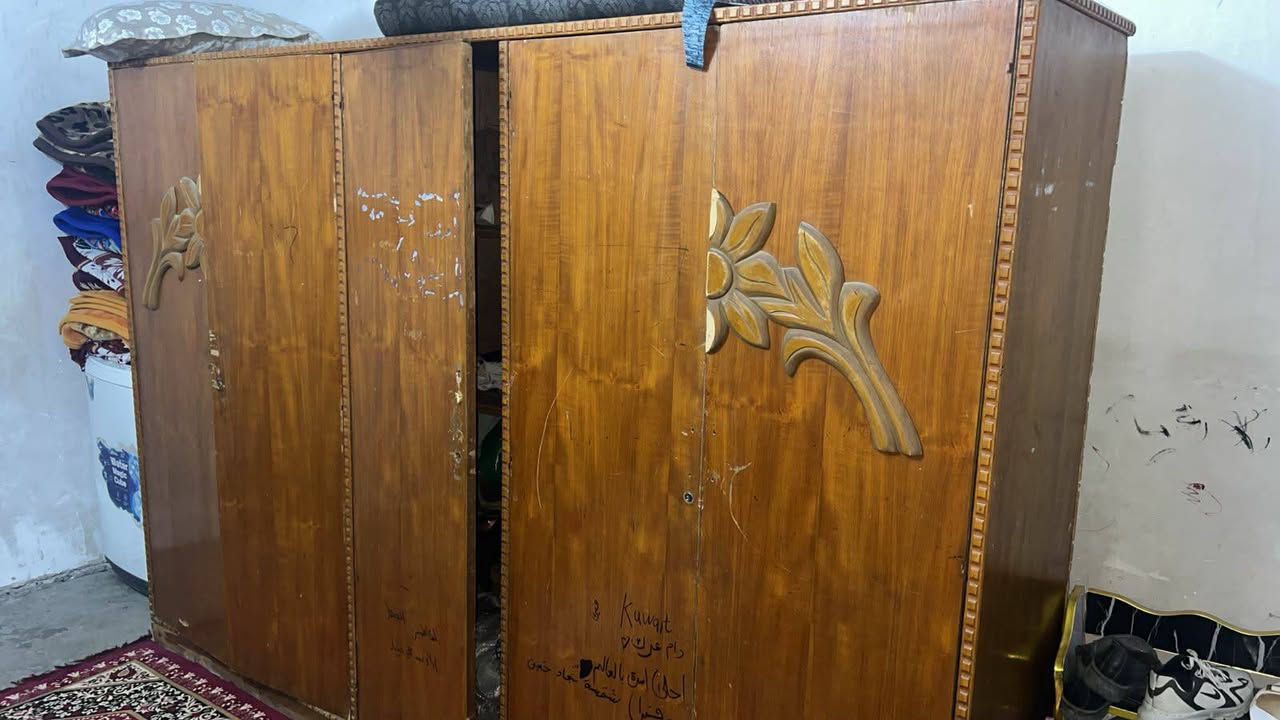 كنتور البيع  5 ابواب البابين اثنين كبار وحده مفرده الي بل نص  صاج عراقي بحاله جيده ناقصه فقط صبخ و قفاله جددد ضهر مالته بحاله ممتازه مكاني بغداد شارع حيفا رقمي *********** 

سعرة 100
