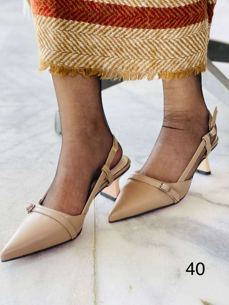 Venesia_77

▪️حذاء كعب 
 القياس فقط داخل الصور   
▪️السعر 10 فقط 

#احذية  #حقائب  #اكسبلور  #ازياء #اكسبلورفولو 
#برنس #اناقة #عباية #كعب


**إذا كنت صاحب هذا الإعلان وتريد حذفه لأي سبب، رجاءا أرسل رسالة إلى الدعم الفني**