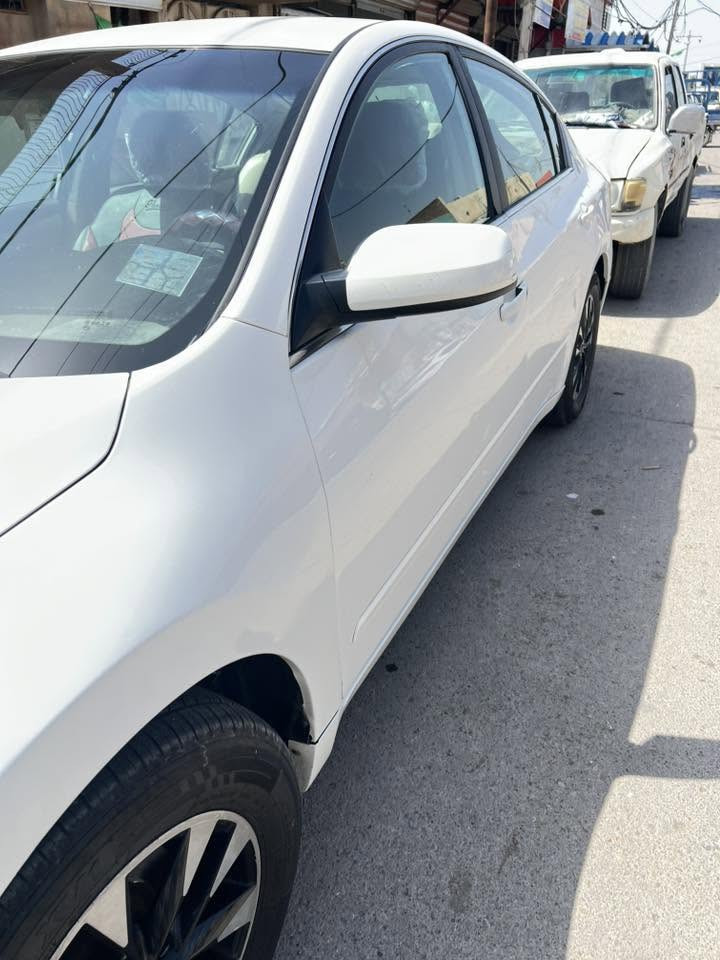 السلام عليكم ورحمة الله 

للبيع نيسان التيما خليجي 2012 

حجم المحرك 2500 s. 

بصمة كير اوتماتيك 

نظيفه جدا بيها 3 قطع صبغ 

رقم الجديد سنويه 2033 

تتحول بكل مكان 

تخم تاير وحداديه نظيفه 

بيها السكن الخلفي مكسور وشويه طخه بالدعاميه الخلفيه 

السعر 72 قفل 

***********
