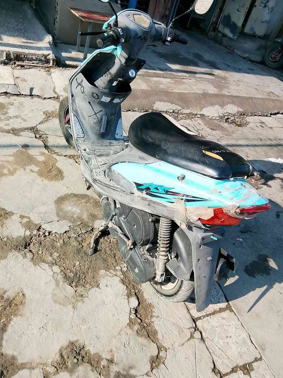 السلام عليكم ماكس عدله باتري + كابريتر + يدات بريك + بنزات + شوته+ مجامع + تايرات + مري جدد توني شادهن السعر 350 بيهه مجال قليل مكان الدوره الرقم ***********
