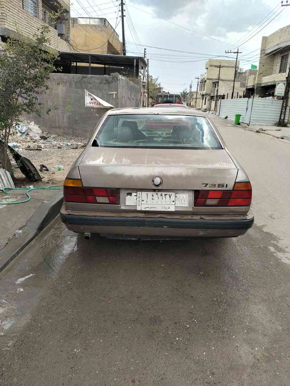 السلام عليكم عندي بي أم دبليو للبيع حجم 735 موديل 92 مشروع وطني بسمي محور مكينة وكير ففتي رأس الثور جديده كهربائيات كلهه شغاله كشنات كهرباء شغاله تبريد عوزه بس شحن غاز ترايك وين ما تريد مكينة وكير جدد لا تبخير ولا نضوح ولا تنقيص صدر جديد امامي وخلفي شاشه كاميرا تقفيل ريمونت عن بعد السعر 28 المكان بغداد الزعفرانيه تلفون ***********
