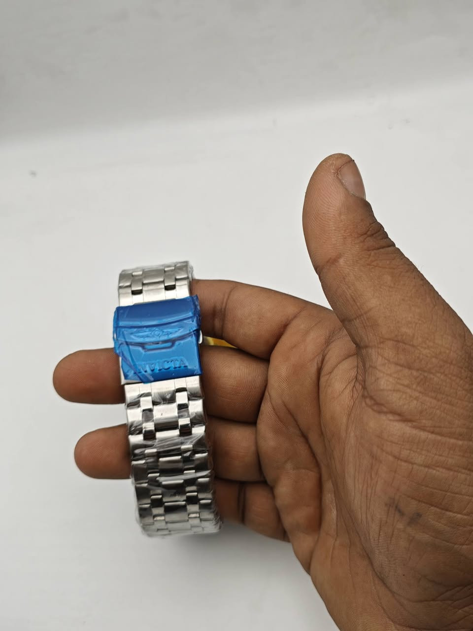 سلام عليكم ساعه براند INVICTA
مقاومه للماء بعمق 50 متر
مصنوعه من الفولاذي سل ستيل و مقاومه للصداء
مكينه كوارتز سويسريه


**إذا كنت صاحب هذا الإعلان وتريد حذفه لأي سبب، رجاءا أرسل رسالة إلى الدعم الفني**