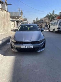 للبيع K5 موديل 21 مكينه 1600 Tمو كامل مواصفات حادثه بس بنيد ومصلح نفسه...