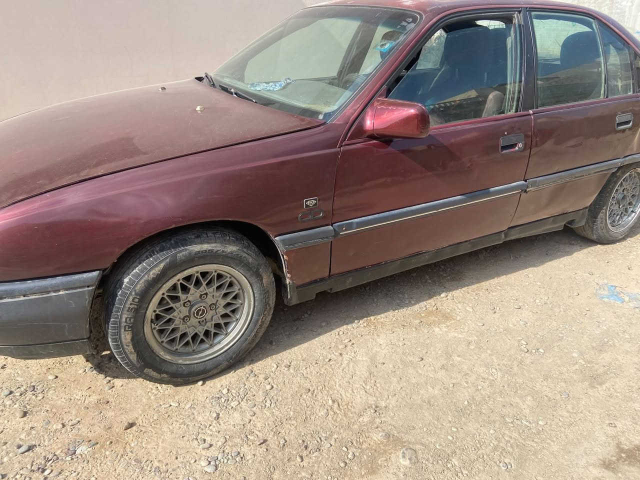 اوميگا للبيع رقم انگليزي بيها كابون سيارة مابيها شي فقط طخم مالها تعبان شرط التحويل شراي اتصل ***********

