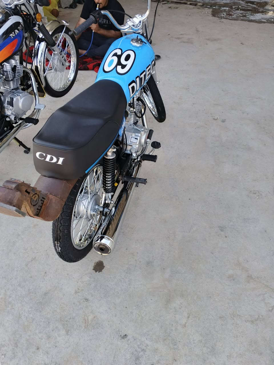 للبيع لو مراوس بدايون نفخ اهم شي لنضافه وطي فرق إدراجه ماصرله 26يوم من عمرته غراضه كلها اصلي بس انتنس ورابيدو مابيه برغي تجاري وشاصي أصولي مديل 2020 اوراق كامله يعني كبل ترقيم وتعمير 26 ماعيزه برغي واحد كامل الماطور وهاذه رقمي *********** ولمو شراي لا يتعبني
