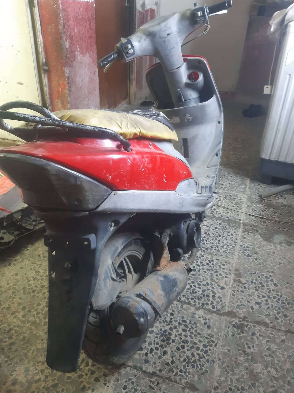 السلام عليكم
ماكس منغولي شغالة بس ابيع كوم حديد متروكة 
ب250وبيهة مجال ابيع كوم حديد تجي تاخذهة طافية 
مكاني مدينة الصدر  ***********
