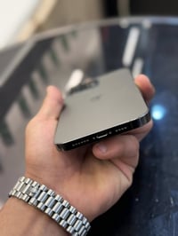 13 برو ماكس ذاكره 512 بطاريه 98 جهاز مكفول وتر شخط ما بي لون اسود واحد...