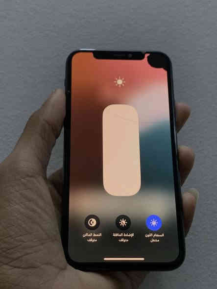 ..
سلام عليكم 
ايفون 11برو. 
شرق اوسط عربي A/AA
ذاكرته 64. 
بطاريته 73شرط فول بل شحن صرف ماكو. 
العيب البي هاذ السواد بشاشه مايثئر ع شي ولا يمشي. 
الجهاز كله بلادي ع وضع شركه. 
شاشته اصليه لا مبدله ولا ملعبوب بيها. 
سعره قفله من الاخير 150الف 
م رمادي خمسه كيلو.  
شراي اتصل. 
***********
